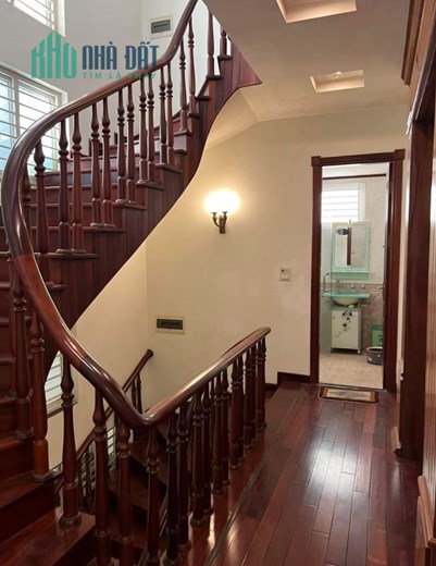 Tôi bán nhà mặt phố Nguyễn Khuyến sầm uất gần hồ Văn Quán 110m2 chỉ 25.68 tỷ. LH 0989.62.6116