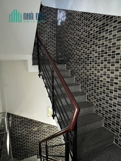 6.3 tỷ- 96m2- Rộng 8m- 4 tầng - Ô tô đến nhà-Nguyễn Duy Trinh-Quận 2.