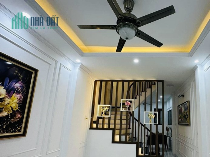 BÁN NHÀ phố  Lạc Long Quân - Ô TÔ  - KD – 40m2 – 5 tỷ 9