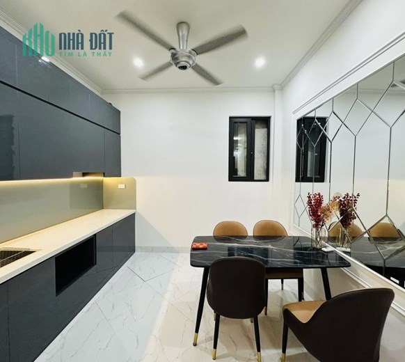 BÁN NHÀ phố  Lạc Long Quân - Ô TÔ  - KD – 40m2 – 5 tỷ 9