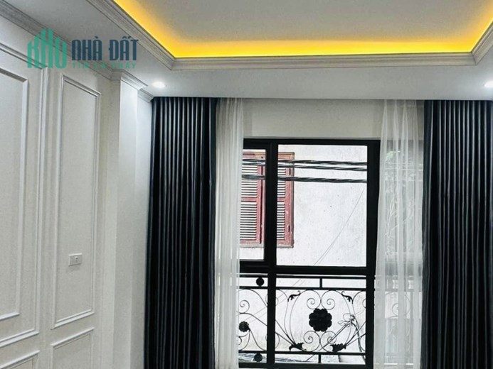 BÁN NHÀ phố  Lạc Long Quân - Ô TÔ  - KD – 40m2 – 5 tỷ 9