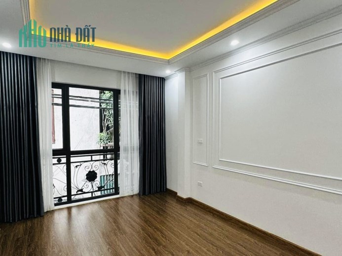 BÁN NHÀ phố  Lạc Long Quân - Ô TÔ  - KD – 40m2 – 5 tỷ 9