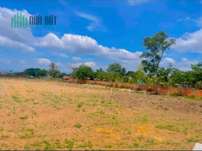 CẦN BÁN NHANH LÔ ĐẤT 500M2 SÁT QUỐC LỘ