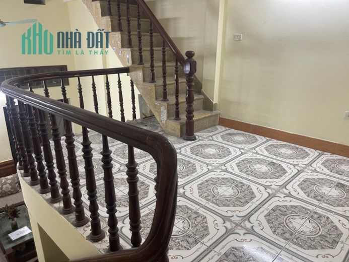 Bán nhà Lương Sử 35m2 5 tầng, mt 5m, nở hậu, gần oto, 3.85 tỷ