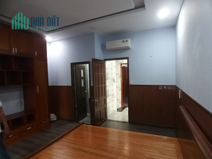 NGộp HXH Lạc Long Quân - Tân Bình - view Công Viên - 60m2