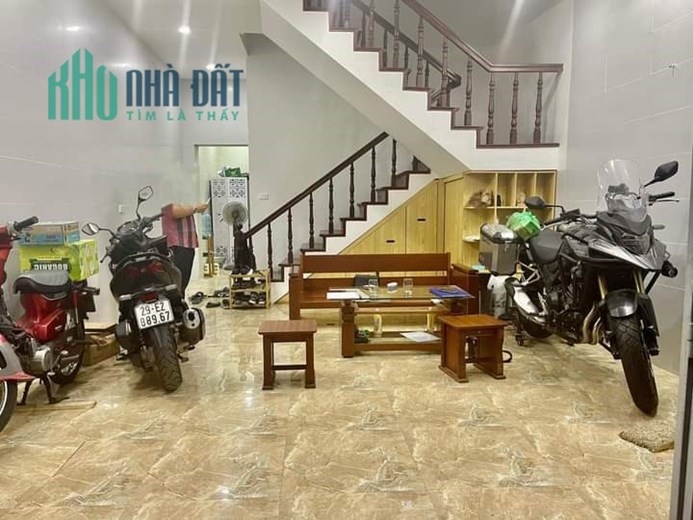 Bán Nhà Phố Trần Quốc Hoàn 54/60m2 x 4 tầng, phân lô ô tô tránh, 4 phòng ngủ đầy đủ công năng, giá