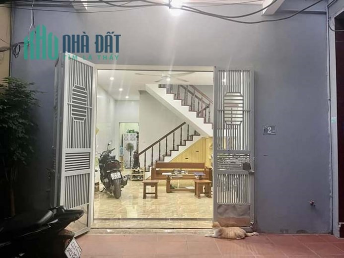 Bán Nhà Phố Trần Quốc Hoàn 54/60m2 x 4 tầng, phân lô ô tô tránh, 4 phòng ngủ đầy đủ công năng, giá