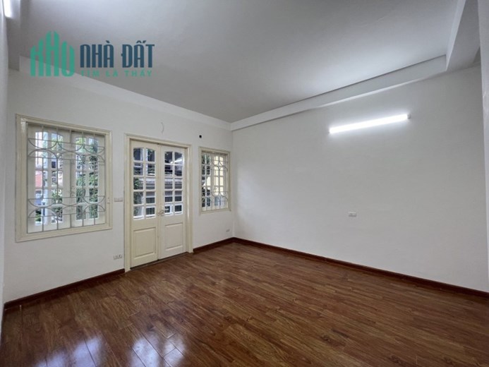 Bán nhà Lạc Long Quân, Cầu Giấy. 38mx4; giá 5 tỷ 25. Phương