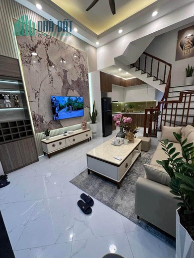 Bán nhà Phạm Ngọc Thạch gần 5 tỷ phân lô 42m2 x 4 tầng hiện đại, ngõ to rộng