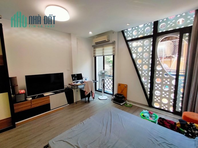 Bán nhà Phạm Ngọc Thạch gần 5 tỷ phân lô 42m2 x 4 tầng hiện đại, ngõ to rộng