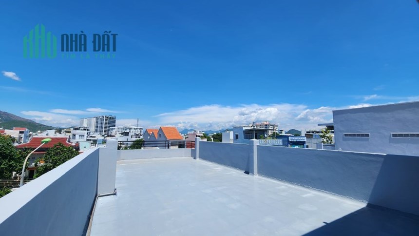 Nhà 3 tầng mặt tiền Lê hồng phong nha trang 102m2 có 4pn4wc