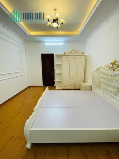 Bán Nhà Hồ Tây, Nhật Tân 62m  Ô TÔ Vào Nhà, 11 Tỷ 2.
