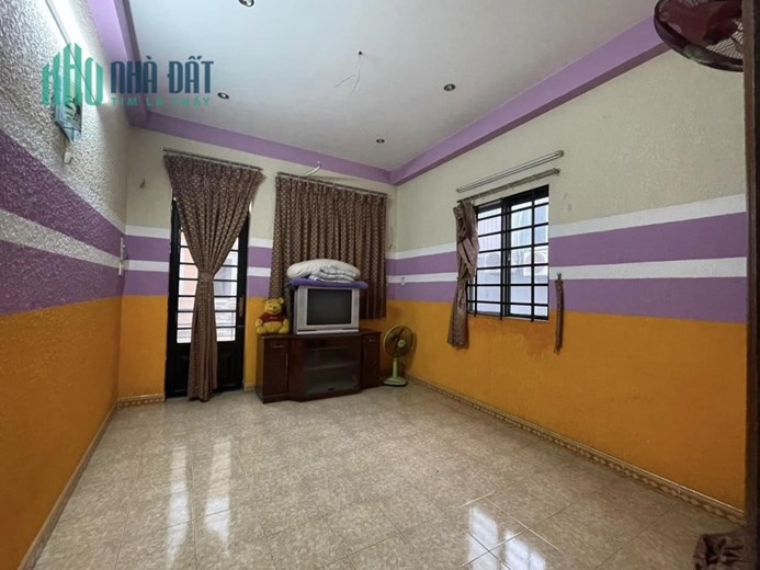 Bán nhà đẹp 4 Tầng kiên cố Quận 8, nội thất đầy đủ, giếng trời cực thoáng mát, liền kề Quận 1