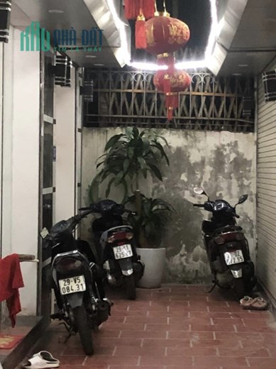 Bán nhà Tam Trinh 30 m2, chỉ nhỉnh 3 tỷ, ô tô đỗ cổng. LH: 0947865456