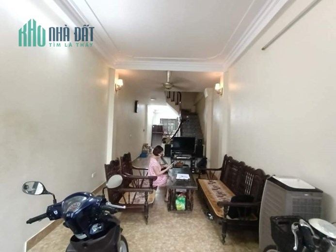 Bán nhà Tam Trinh 50 m2, 5 tỷ 800, ngõ rộng gần phố, ô tô qua nhà. LH: 0947865456