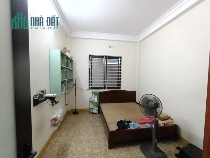 Bán nhà Tam Trinh 50 m2, 5 tỷ 800, ngõ rộng gần phố, ô tô qua nhà. LH: 0947865456