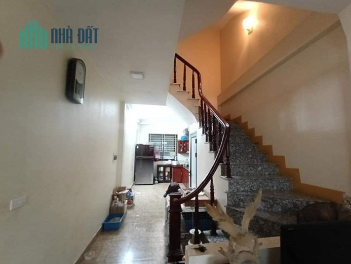 Bán nhà Tam Trinh 50 m2, 5 tỷ 800, ngõ rộng gần phố, ô tô qua nhà. LH: 0947865456