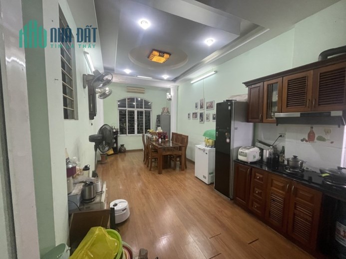 Bán nhà  Phố Trần Quang Diệu, Đống Đa,  40m2, nhỉnh 16 tỷ, ô tô tránh - Kinh doanh