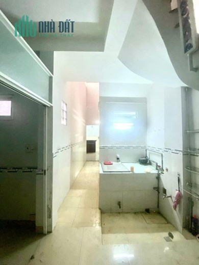 CHO THUÊ nhà 3 tầng Trường Chinh Tân Bình – Giá thuê 16 triệu/tháng 5PN gần chợ Hoàng Hoa Thám