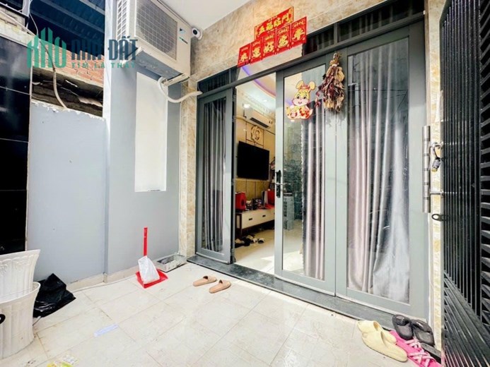 NHỈNH 3TỶ - NHÀ MỚI 95% ĐẦY ĐỦ NỘI THẤT - 2 TẦNG - ĐƯỜNG HTP- TT NHÀ BÈ-DT 45m2