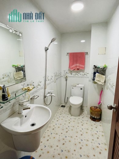 CHỈ 5 TỶ3 - SỞ HỮU VỊ TRÍ VÀNG QUẬN 10 - HXH ĐỖ CỬA THÔNG - NGANG 4M -  3TẦNG - LH KIM ANH