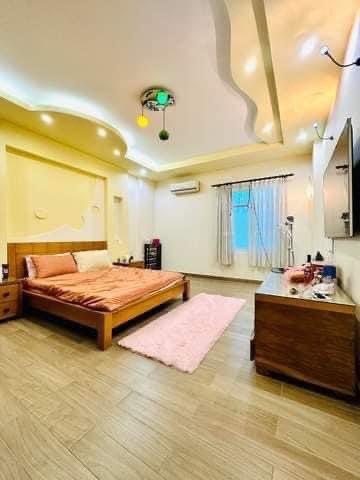 BÁN NHÀ TÂN BÌNH GIÁP PHÚ NHUẬN - HẺM XE HƠI VÔ NHÀ, SÁT MẶT TIỀN - NỘI THẤT NHẬP KHẨU - DT 100M2-
