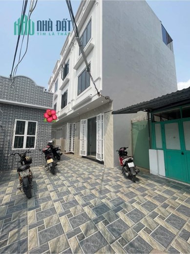 Bán nhà xây mới diện tích 47m 4 tầng GIÁ 2.6 tỉ phố Thư Trung - Văn Cao ngõ nông