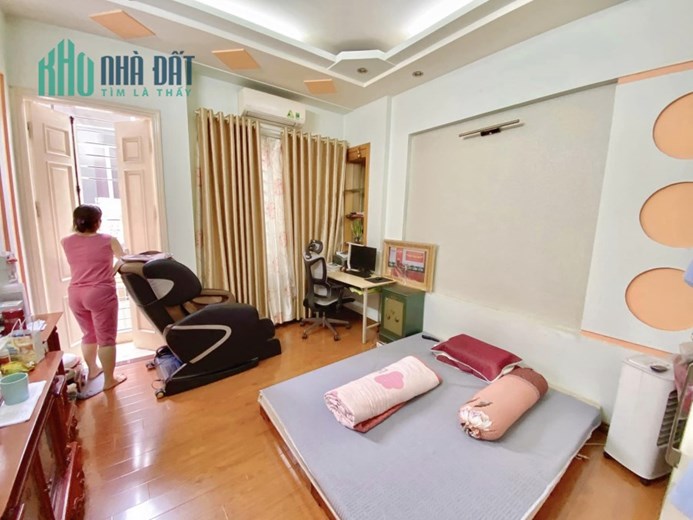 Bán nhà trung tâm Q.Cầu Giấy.ô tô vào nhà. Diện tích 40m2 x 6 tầng. Mặt tiền 4m