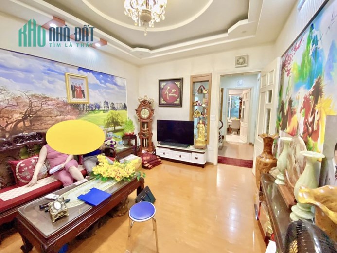 Bán nhà trung tâm Q.Cầu Giấy.ô tô vào nhà. Diện tích 40m2 x 6 tầng. Mặt tiền 4m