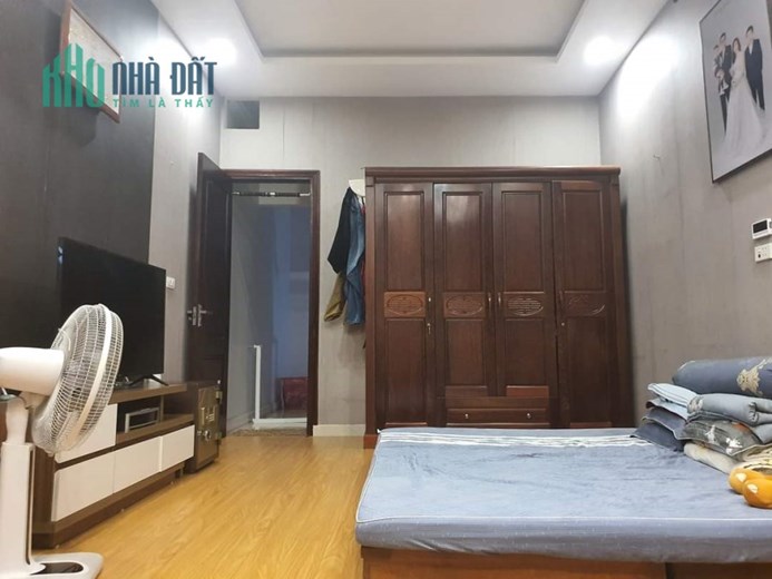 HÀNG XÓM KPL ĐỀN LỪ 40M ĐẤT. SĐCC ĐƯỜNG RỘNG 6M Ô TÔ TRÁNH VÀO NHÀ. Chỉ hơn 4 tỷ