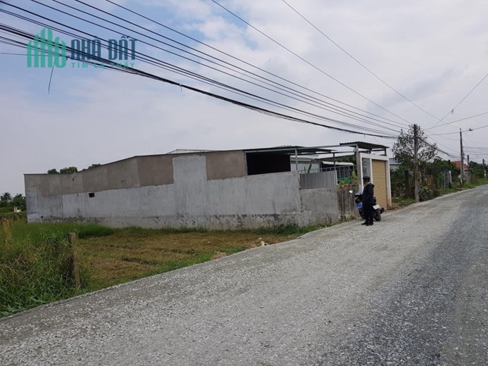 NỀN NGUYỄN VĂN TRƯNG, PHƯỜNG 7, TÂN AN, LONG AN, LỘ 12M, 200M2, 6x33, GIÁ 2.7 TỶ.