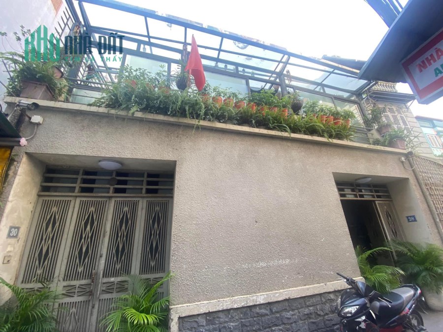 Bán Nhà Phố Trần Cung 106m2 x 3 tầng , MT 8,8M , ngõ thông , ô tô , giá đầu tư chỉ hơn 13 tỷ cho