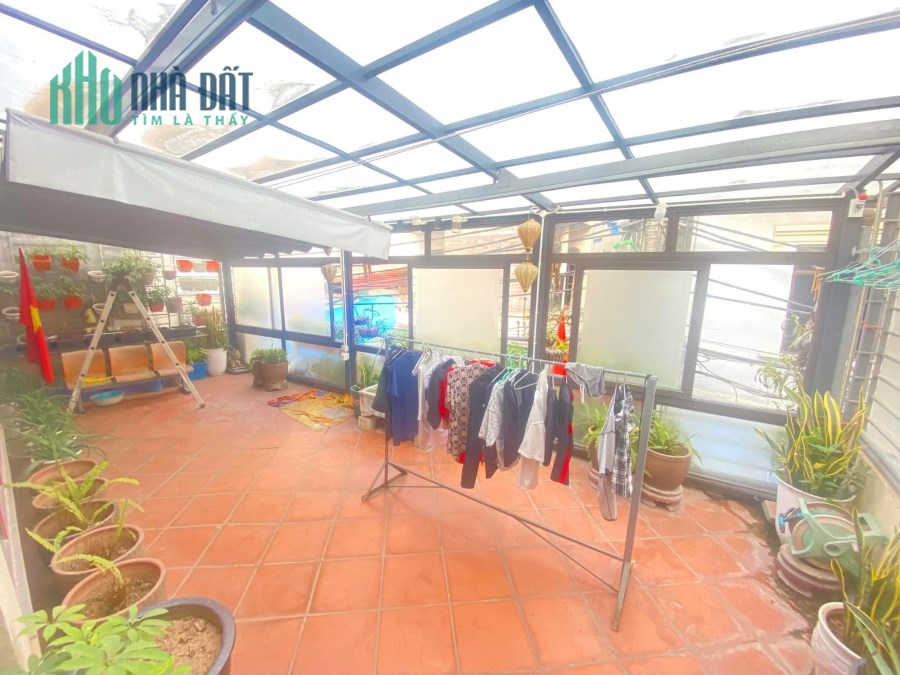 Bán Nhà Phố Trần Cung 106m2 x 3 tầng , MT 8,8M , ngõ thông , ô tô , giá đầu tư chỉ hơn 13 tỷ cho