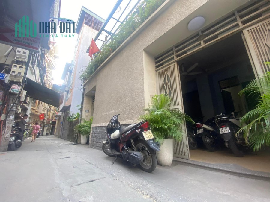Bán Nhà Phố Trần Cung 106m2 x 3 tầng , MT 8,8M , ngõ thông , ô tô , giá đầu tư chỉ hơn 13 tỷ cho