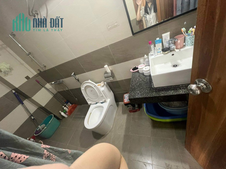 Cần SANG nhượng phòng chung cư 1 khách 1 ngủ có ban công tầng 2 diện tích 50 m2.