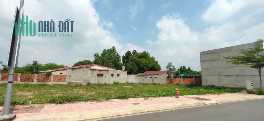 Bán đất cạnh mặt tiền đường QL13 tại tt Lai Uyên, Bàu Bàng, Bình Dương diện tích 100m2 giá rẻ 700tr