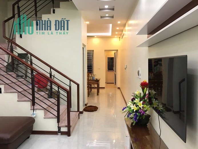 Cho thuê nhà 3 tầng cạnh Kết Hiền , Liên Bảo, Vĩnh Yên, Vĩnh Phúc 10tr/tháng.