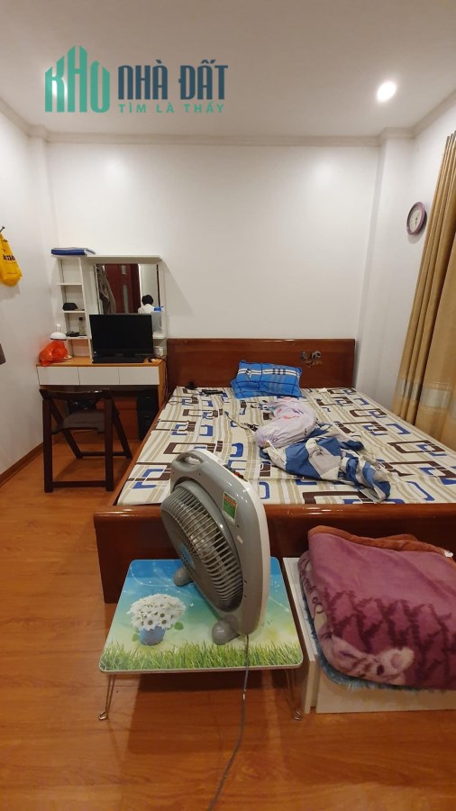 Bán nhà Nguyễn Văn Cừ, Full nội thất, 35 m2, 5 tầng, chỉ nhĩnh 3 tỷ.