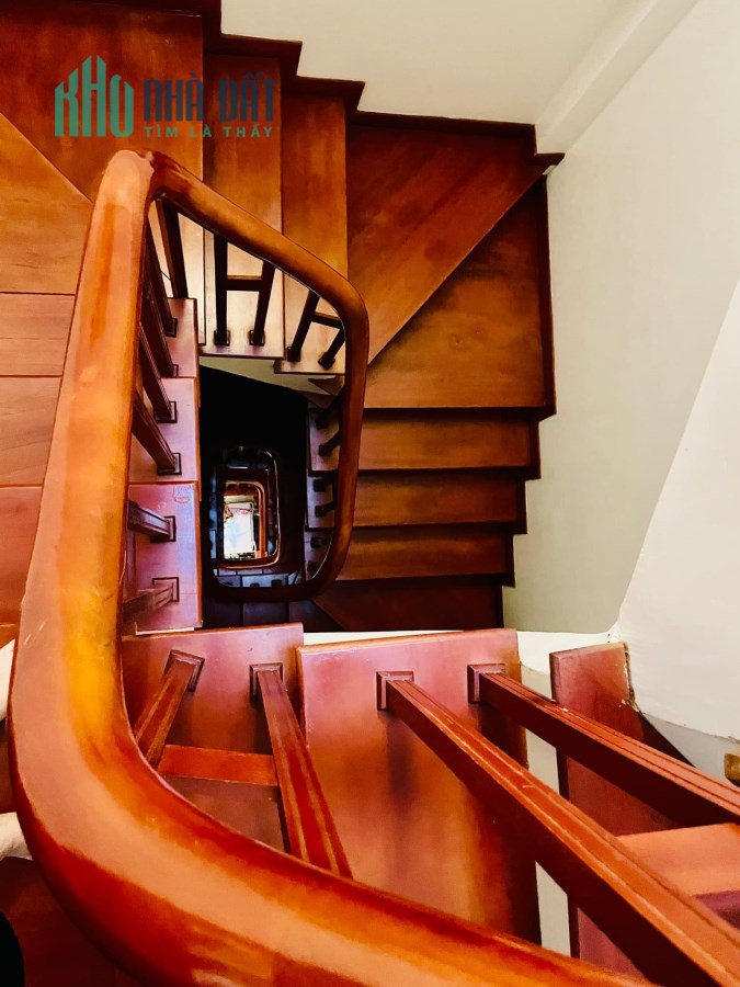 Bán nhà Nguyễn Văn Cừ, Full nội thất, 35 m2, 5 tầng, chỉ nhĩnh 3 tỷ.