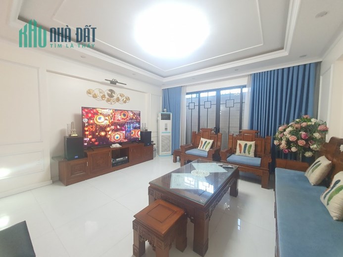 Cho thuê nhà 4 tầng Tích Sơn, Vĩnh Yên giá 14tr/tháng.