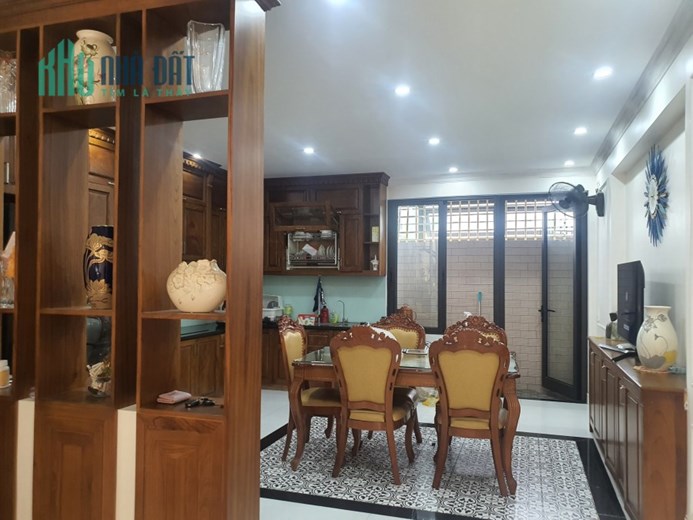 Cho thuê nhà 4 tầng Tích Sơn, Vĩnh Yên giá 14tr/tháng.