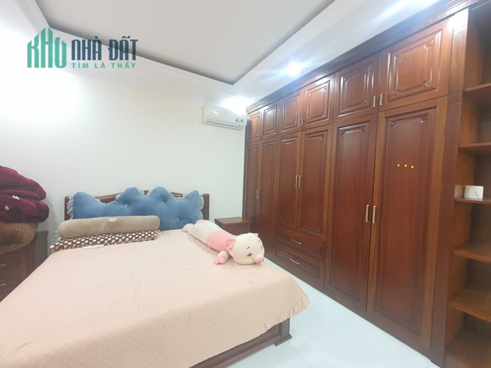 Cho thuê nhà 4 tầng Tích Sơn, Vĩnh Yên giá 14tr/tháng.