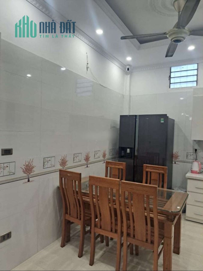 Cho thuê nhà mặt phố Lạc Long Quân, 5pn4wc lh: 0966635319