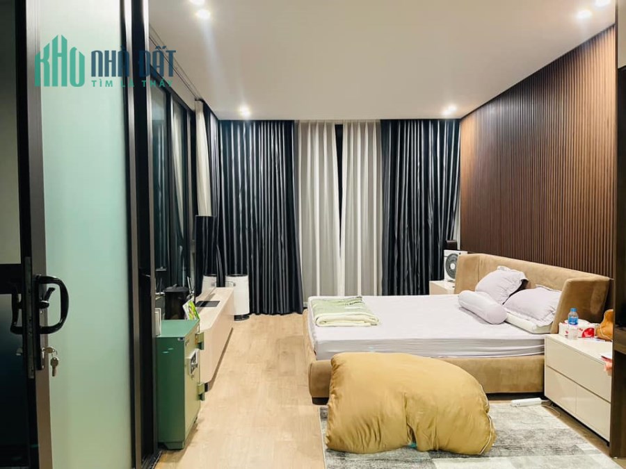 Bán nhà ngõ 234 đường Hoàng Quốc Việt, DT 97m2 x 5 tầng, MT 5.5m, phân lô, ô tô tránh, Giá 22 tỷ.