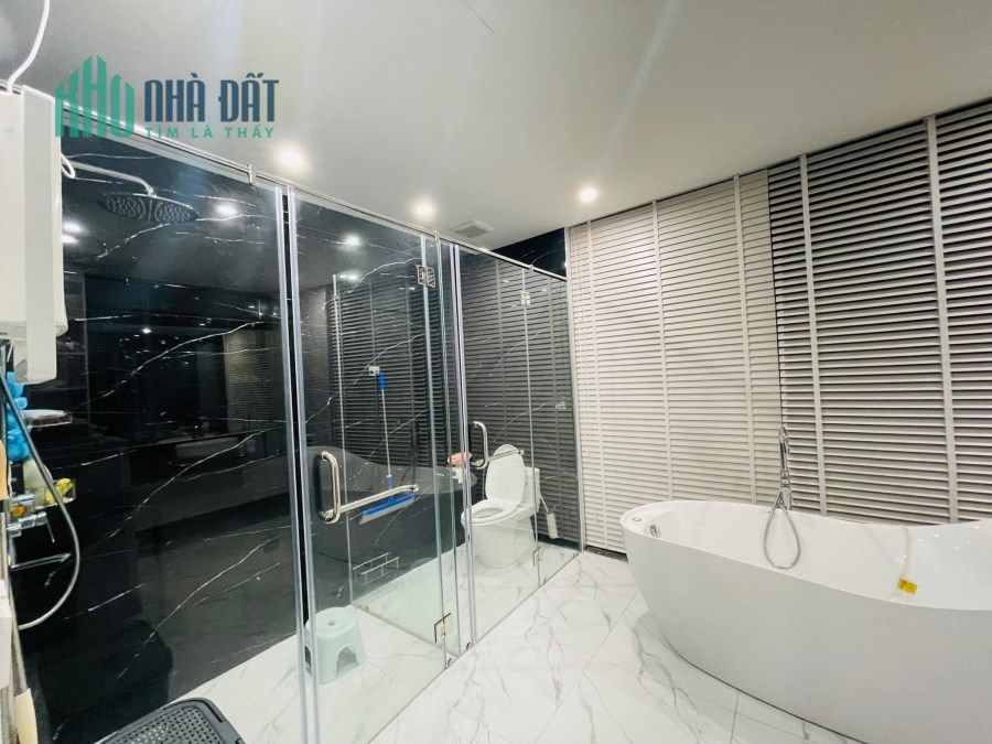 Bán nhà ngõ 234 đường Hoàng Quốc Việt, DT 97m2 x 5 tầng, MT 5.5m, phân lô, ô tô tránh, Giá 22 tỷ.