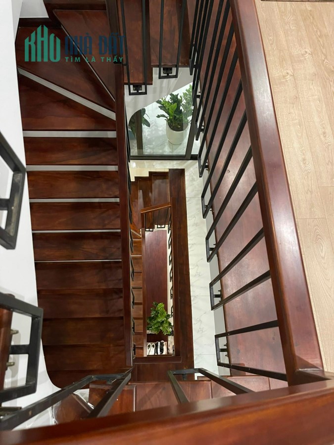 Bán nhà ngõ 234 đường Hoàng Quốc Việt, DT 97m2 x 5 tầng, MT 5.5m, phân lô, ô tô tránh, Giá 22 tỷ.