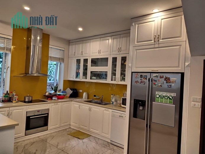 Bán nhà ngõ 87 phố Nguyễn Phong Sắc, DT 80m2 x 5T, MT 6m, ô tô tránh, nhà đẹp, giá 18 tỷ.