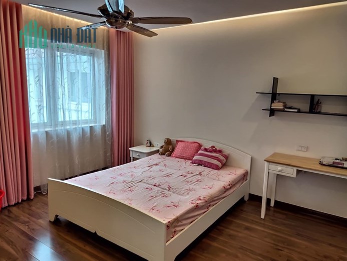 Bán nhà ngõ 87 phố Nguyễn Phong Sắc, DT 80m2 x 5T, MT 6m, ô tô tránh, nhà đẹp, giá 18 tỷ.