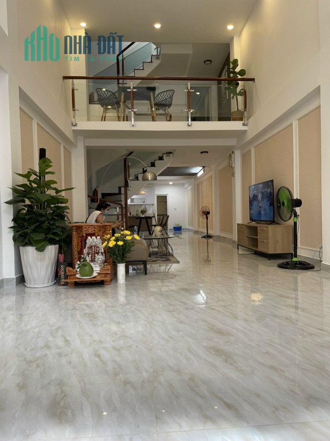 HÉT TIỀN bán rẻ nhà xinh 4.2 x 24m 1 trệt 3 lầu Q10 TP.HCM