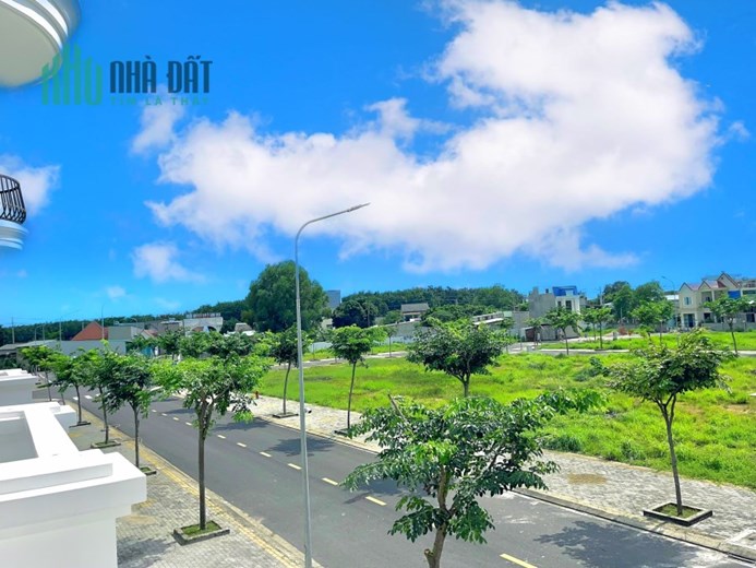 Cần Bán Gấp Nhà 1 Trệt 2 Lầu Ở Tân Uyên
